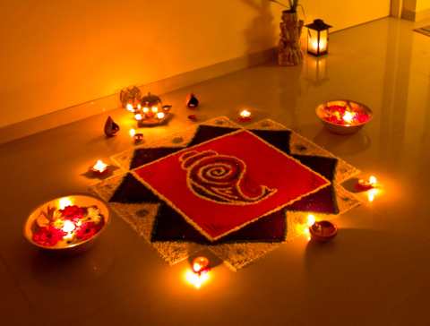 টাইলসের ওপর পূজার আলপনা করার উপায়